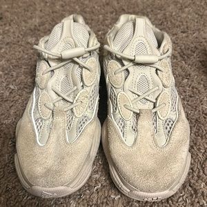 Kids size 3Y Tan Yeezy 700